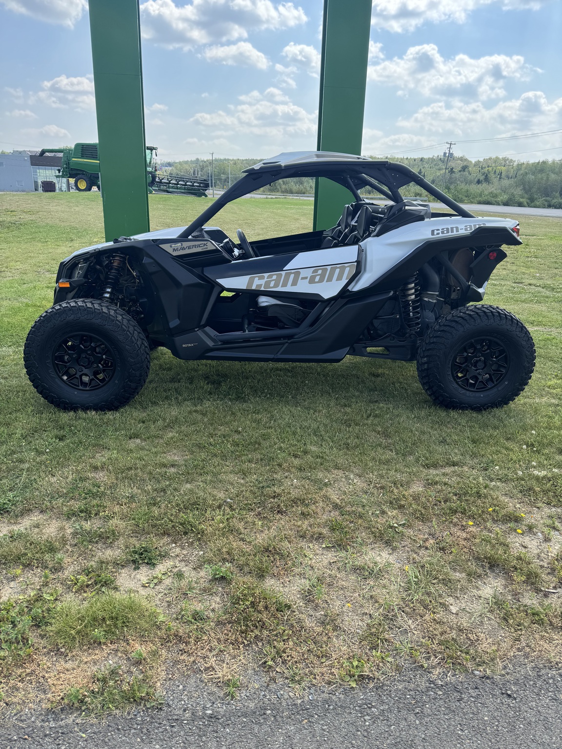 2024 Can-Am MAVERICK X3 DS TURBO RR Image 2