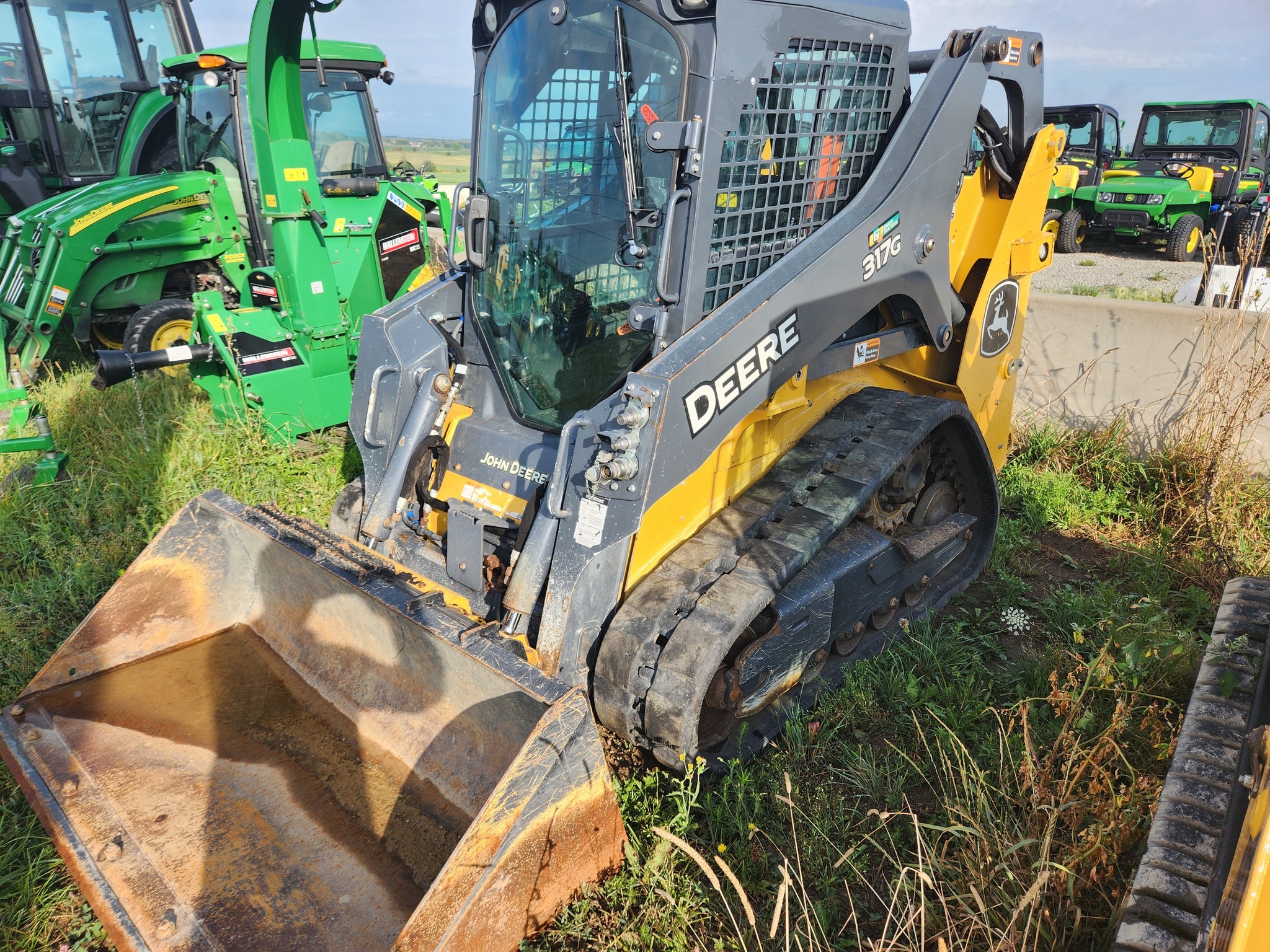 2020 John Deere 317G Image 1