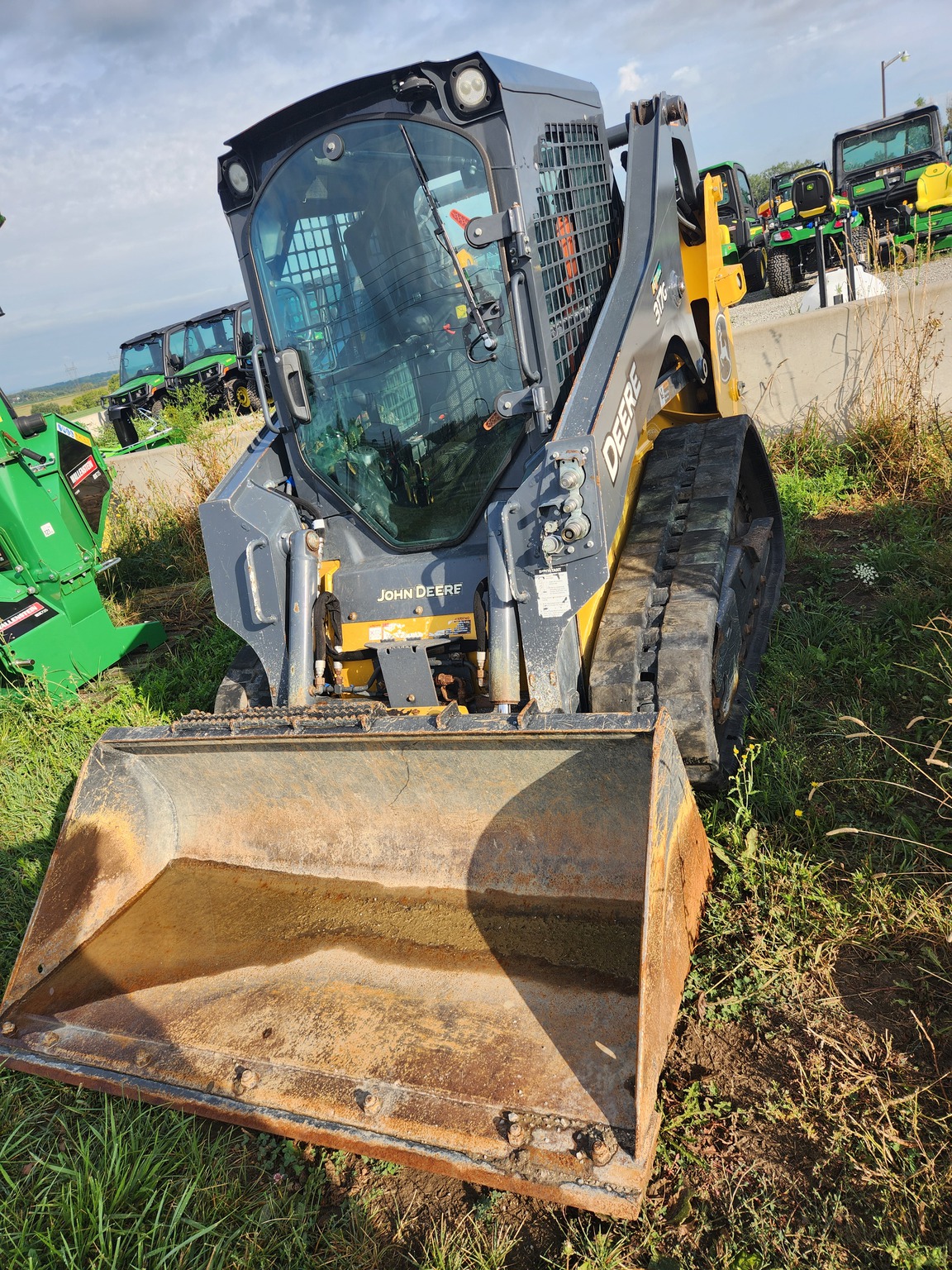 2020 John Deere 317G Image 4