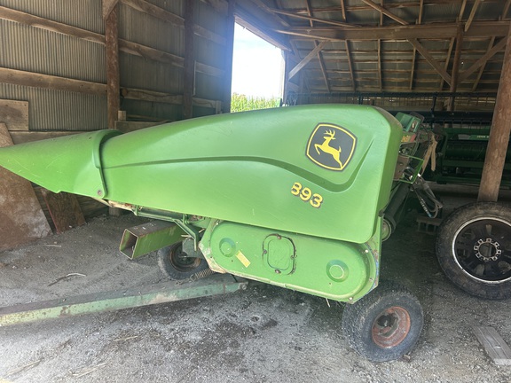 Photo of 2001 John Deere 893