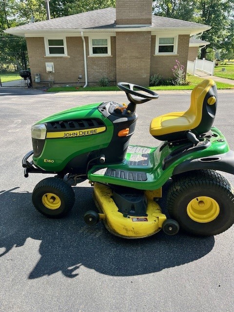 2018 John Deere E160