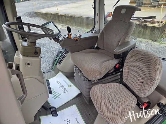 Photo of 2018 John Deere 7230R