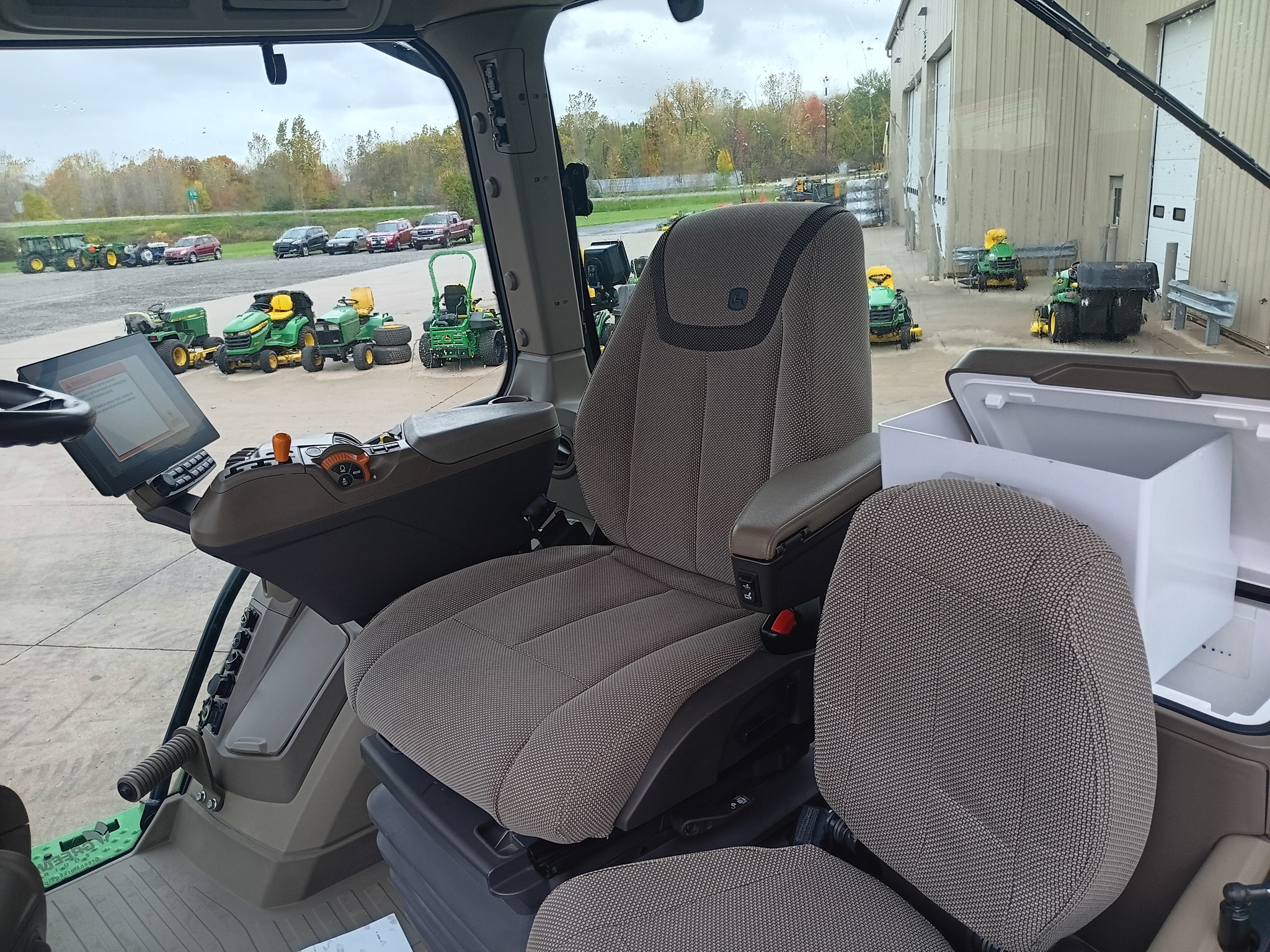 2024 John Deere 8R 250 Image 6