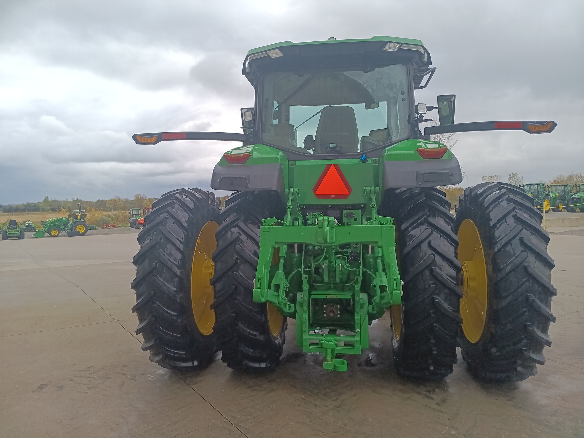 2024 John Deere 8R 250 Image 9