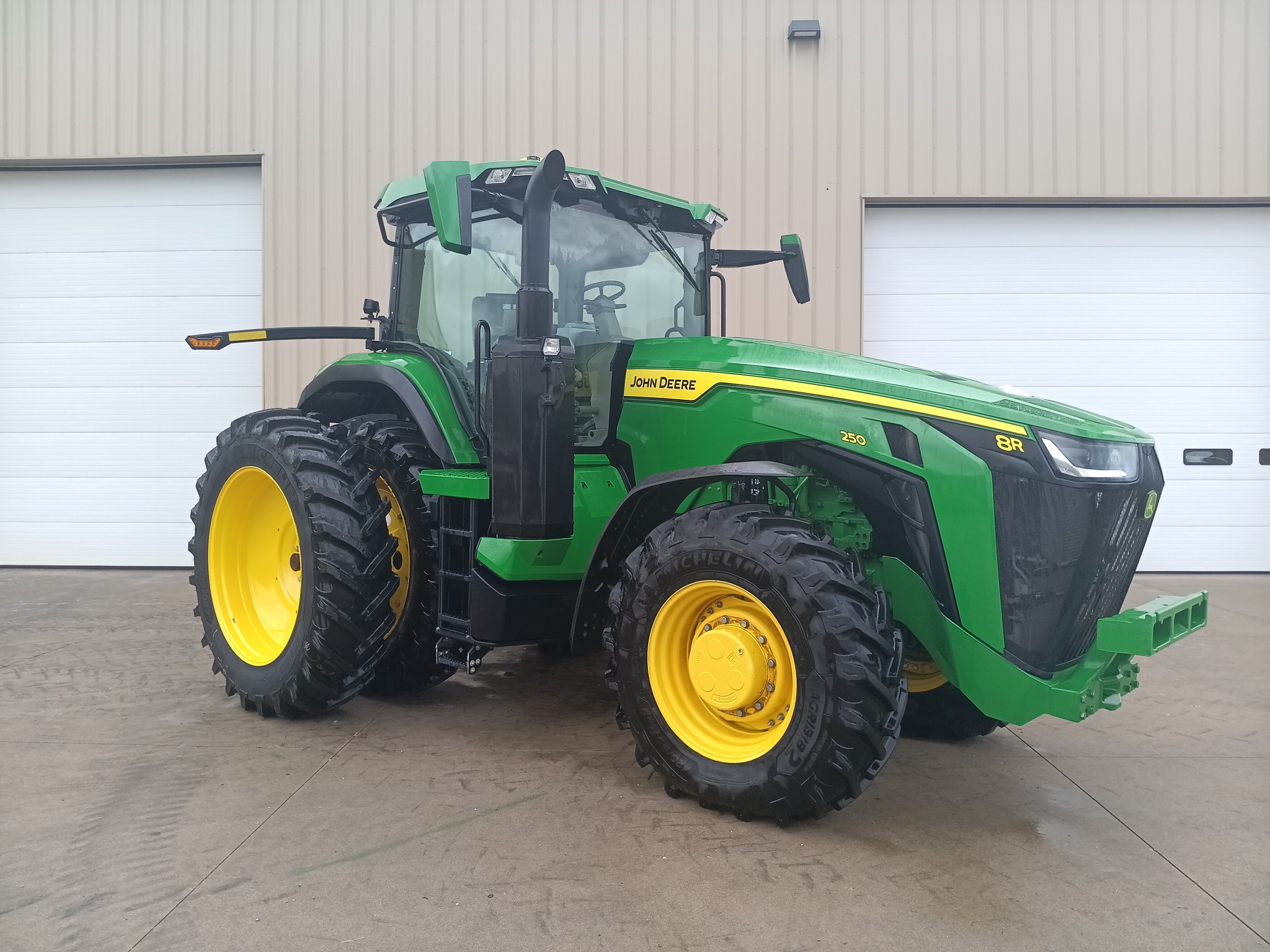 2024 John Deere 8R 250 Image 2