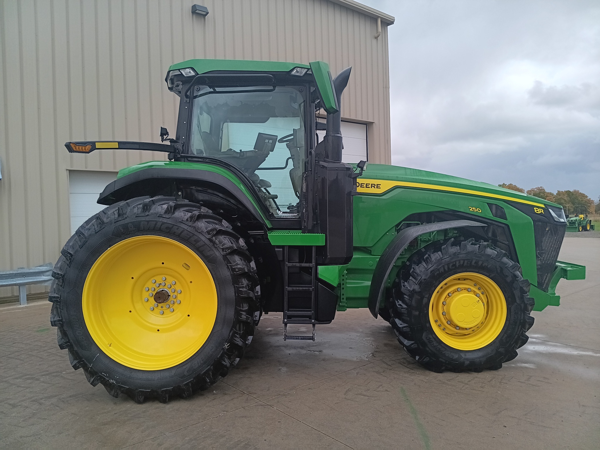 2024 John Deere 8R 250 Image 10