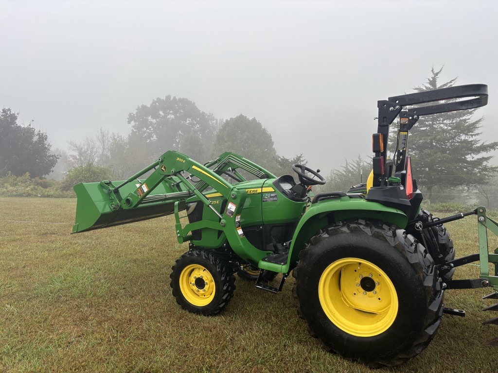 2019 John Deere 3025E Image 2