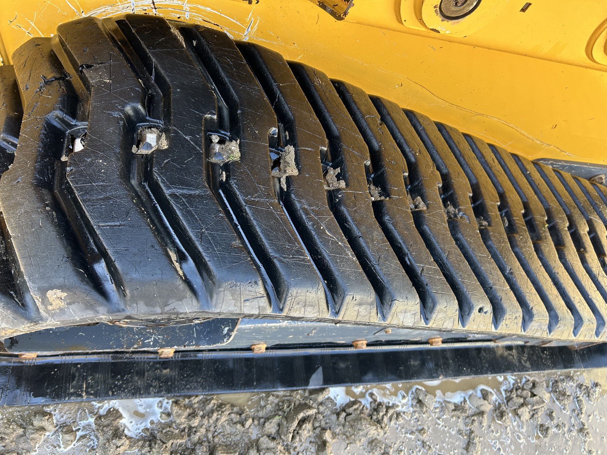 2020 John Deere 333G Image 6
