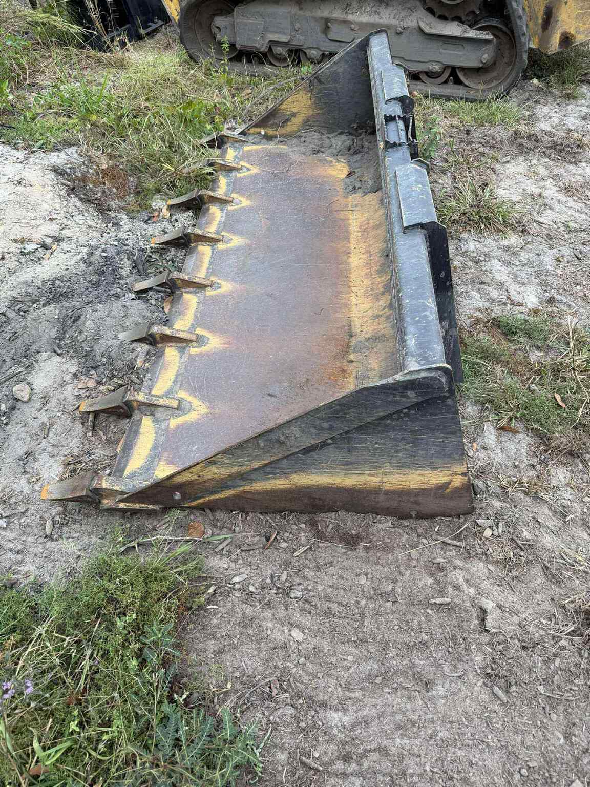 2019 John Deere 331G Image 5