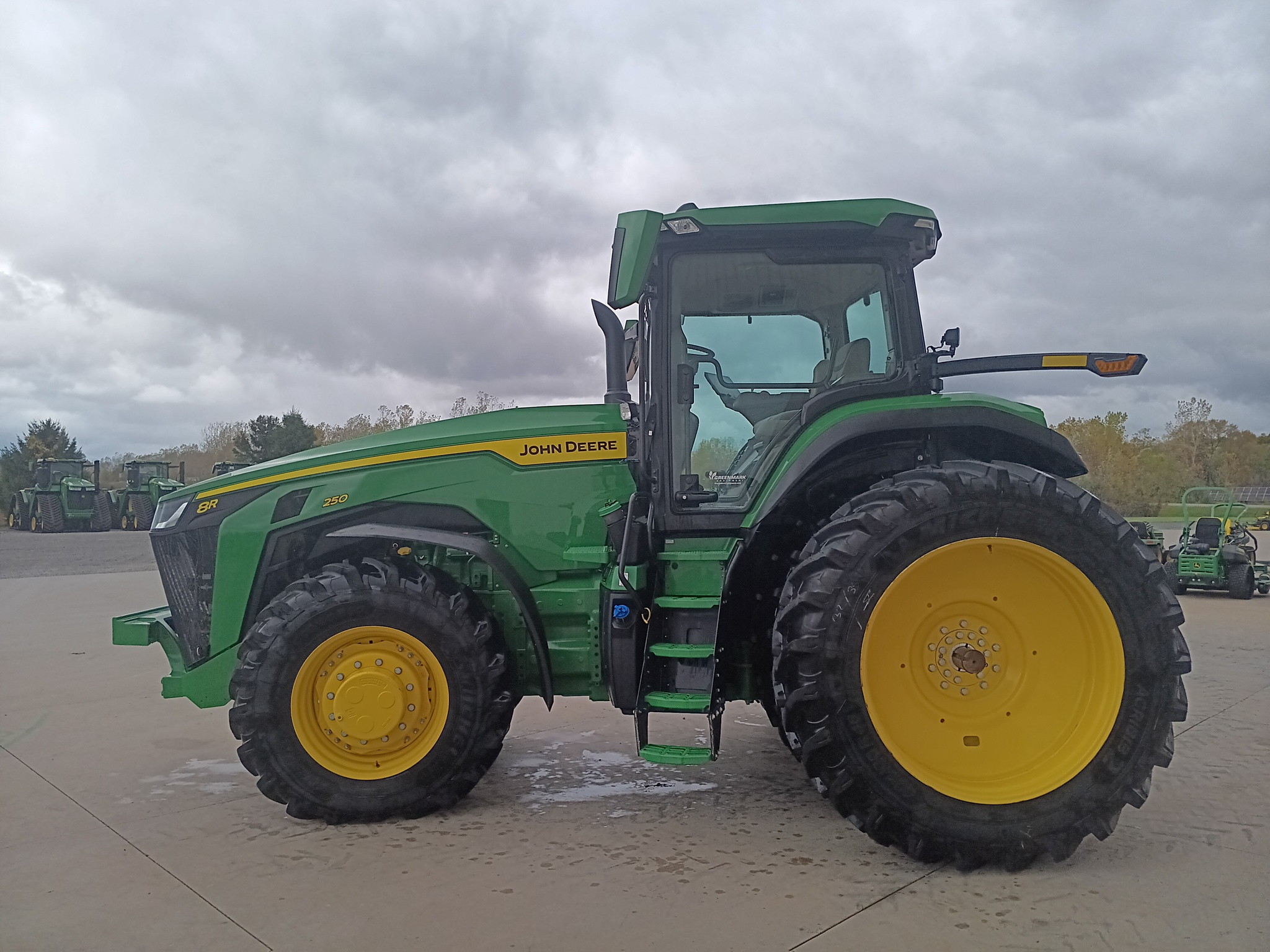 2024 John Deere 8R 250 Image 7