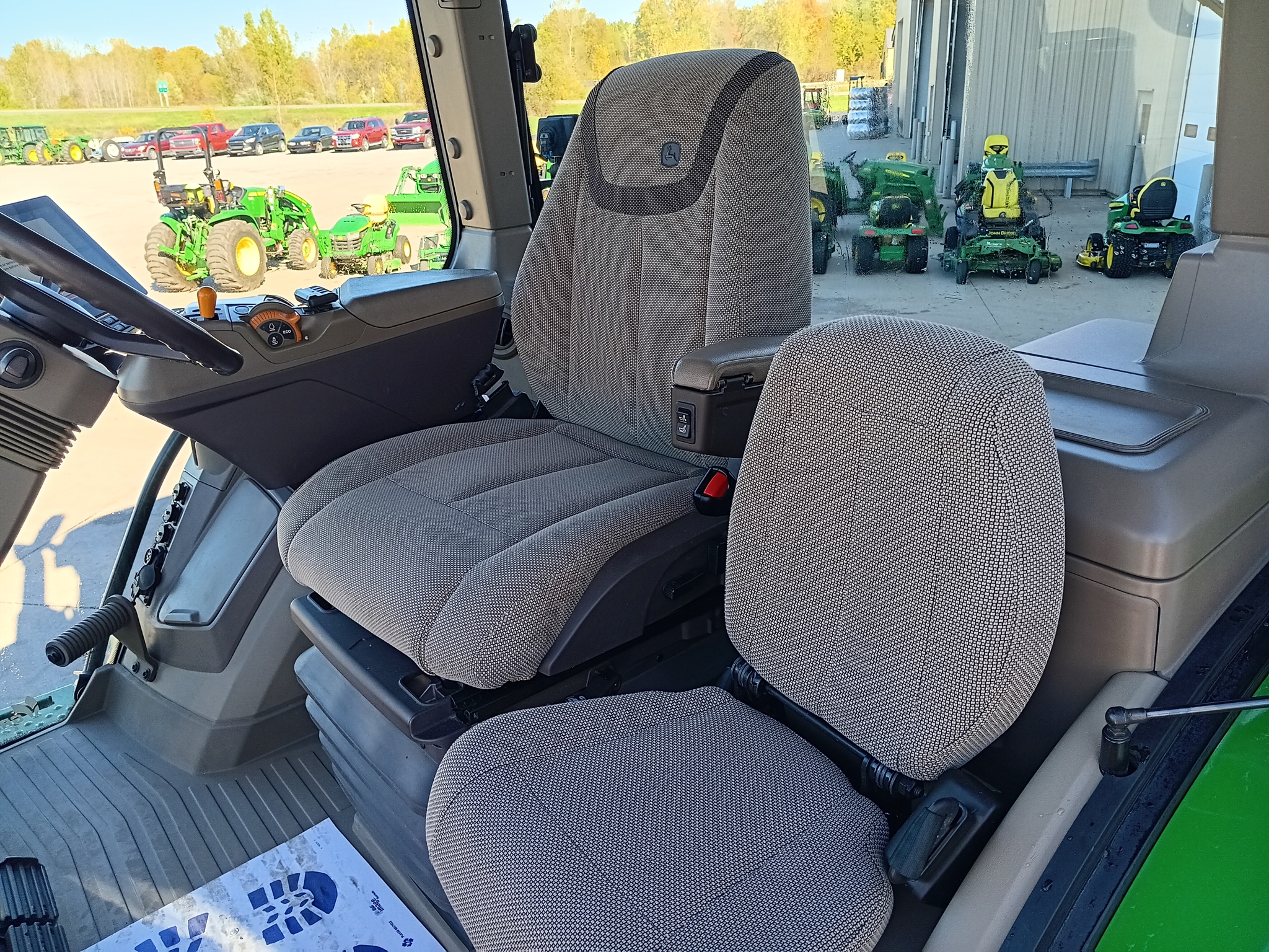 2024 John Deere 8R 250 Image 10