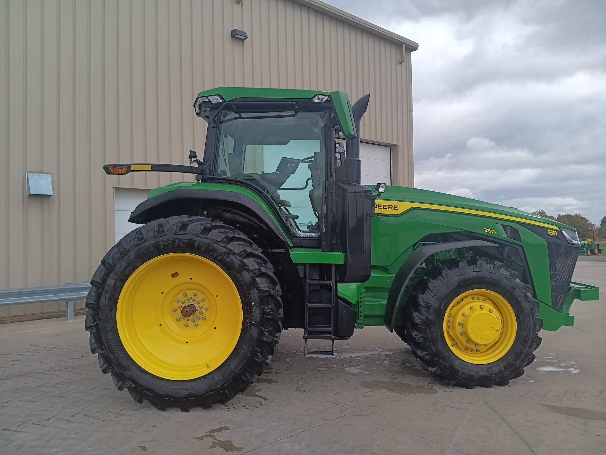 2024 John Deere 8R 250 Image 3