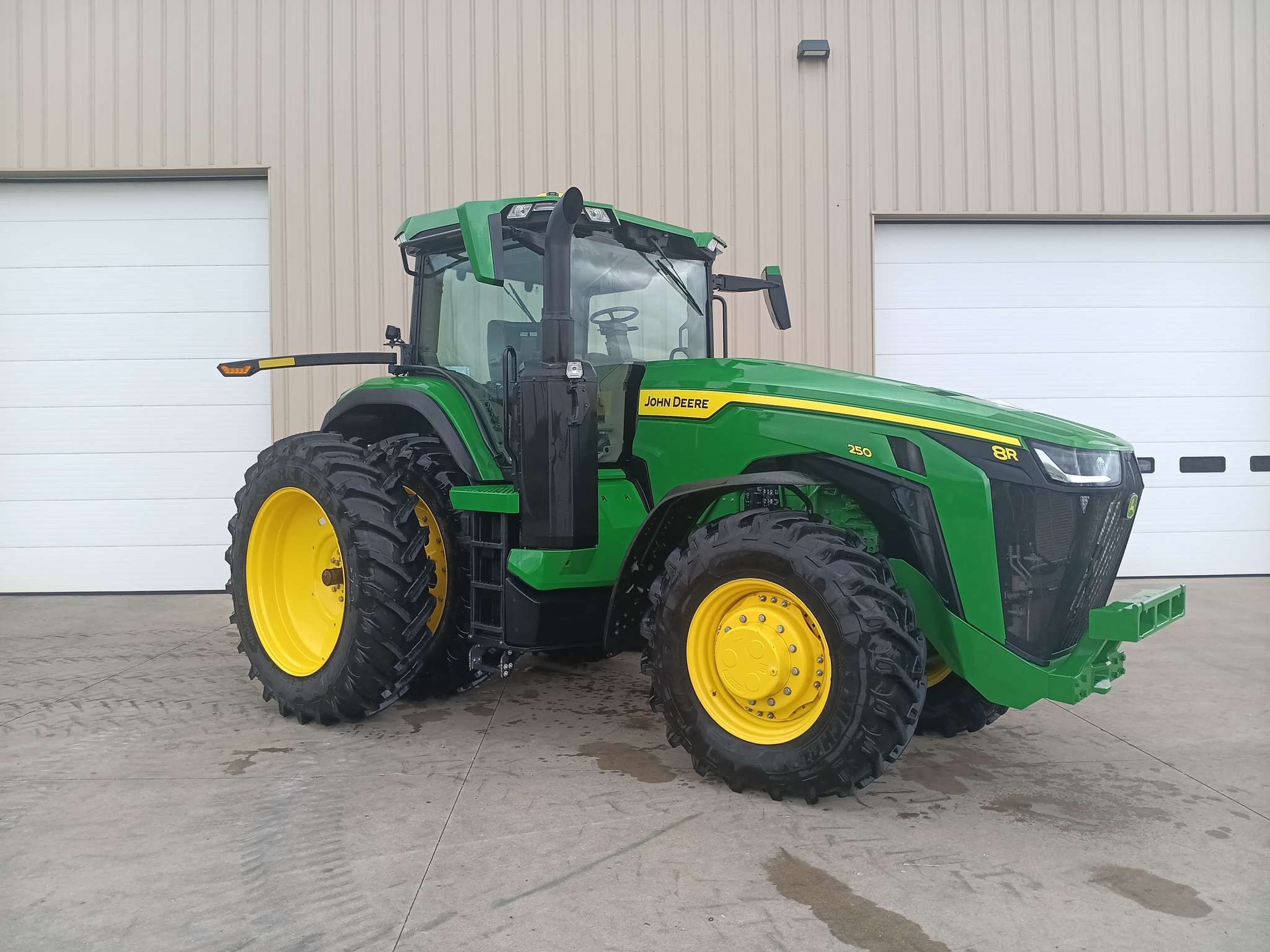 2024 John Deere 8R 250 Image 2