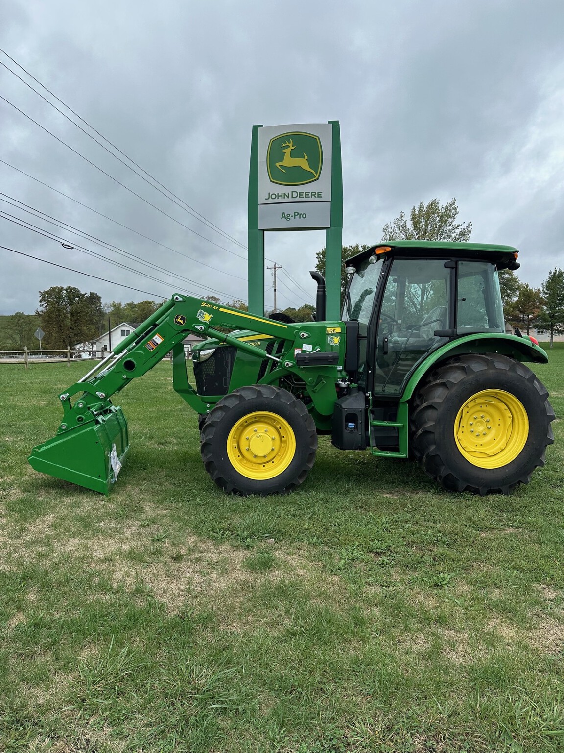 2025 John Deere 5100E Image 1