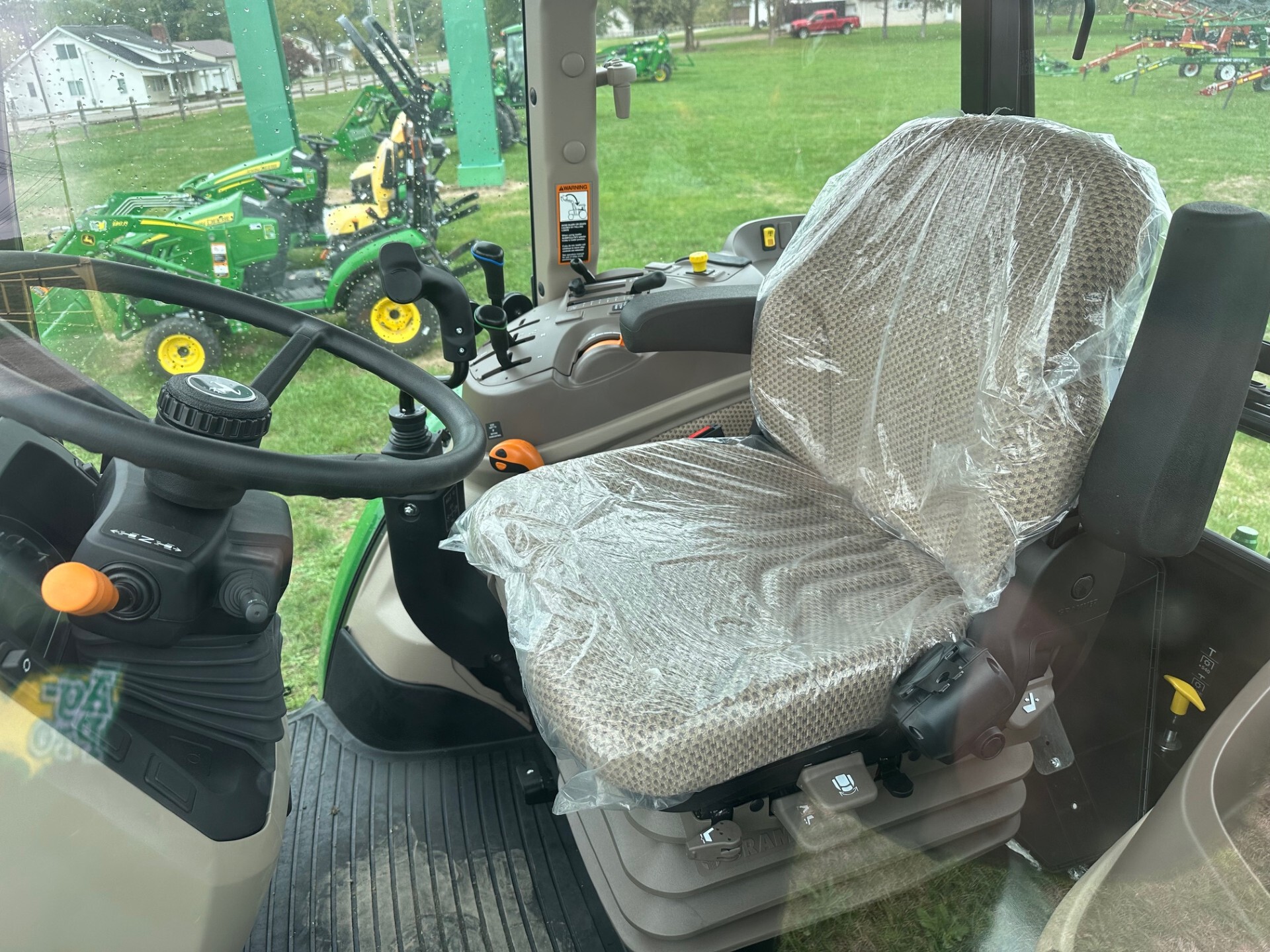 2025 John Deere 5100E Image 2