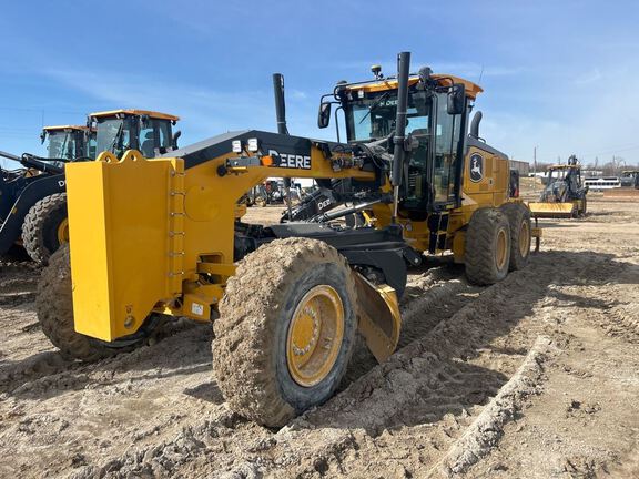 Photo of a 2024 John Deere 772G