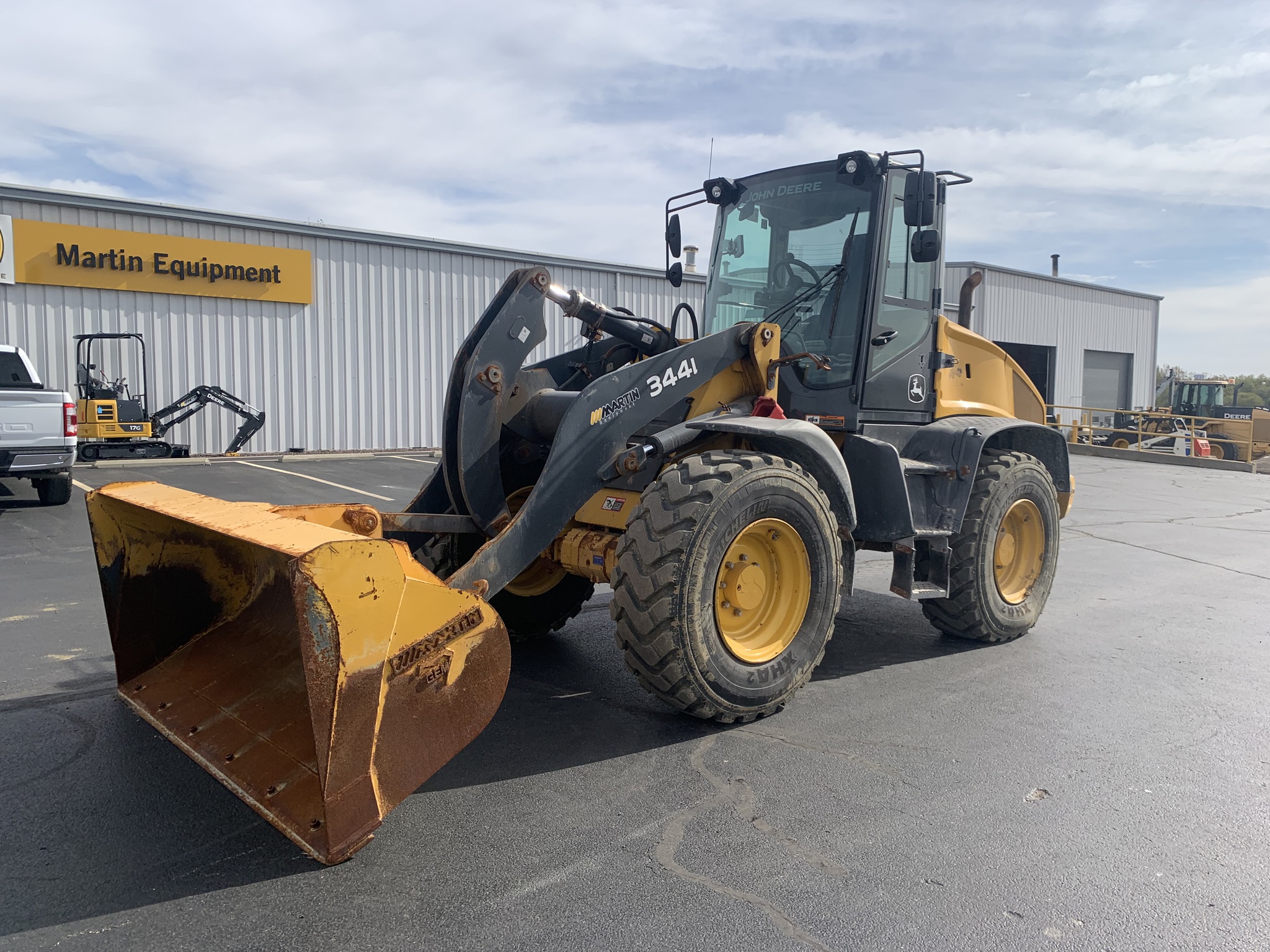 2019 John Deere 344L Image 3