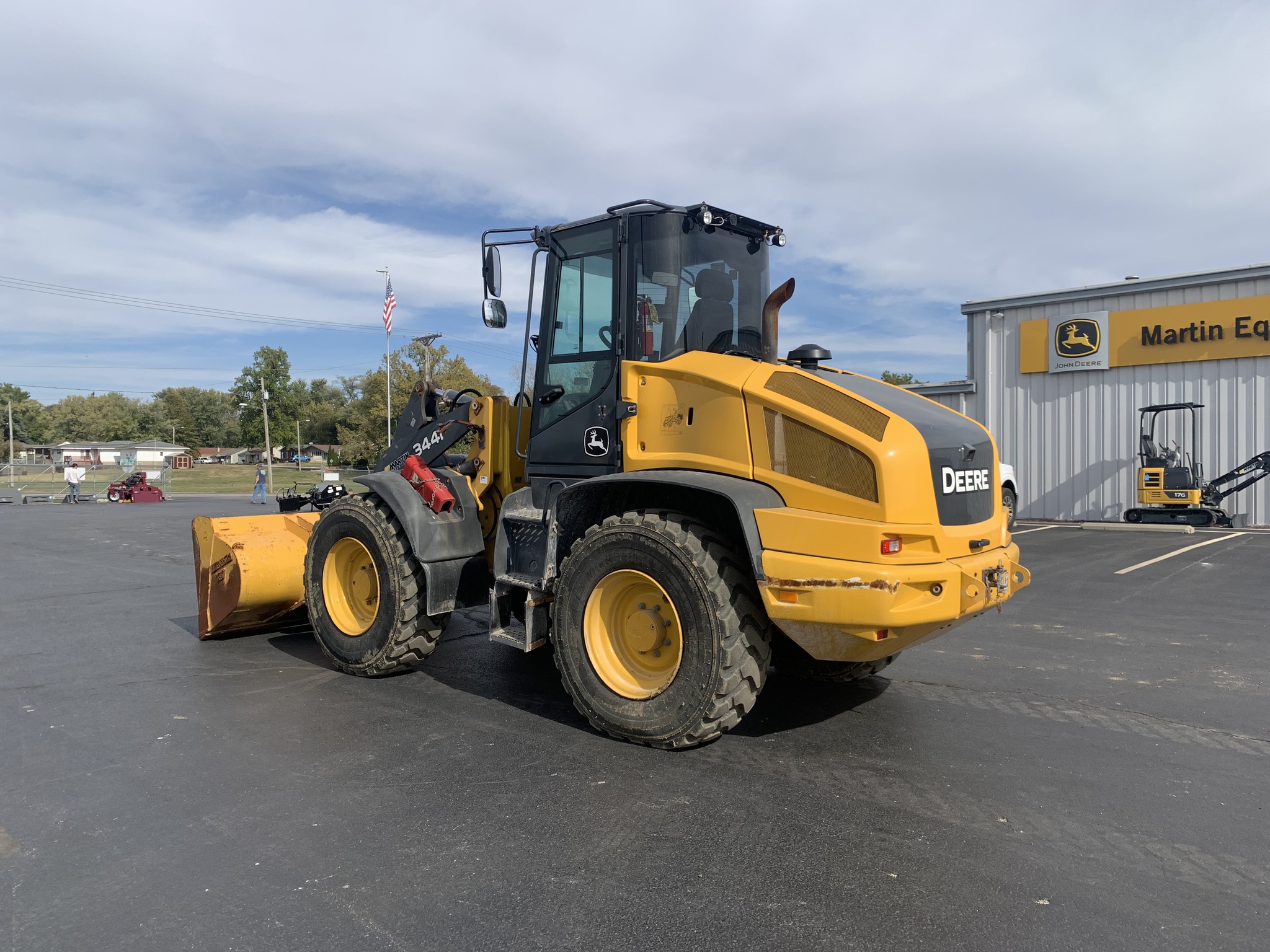 2019 John Deere 344L Image 4