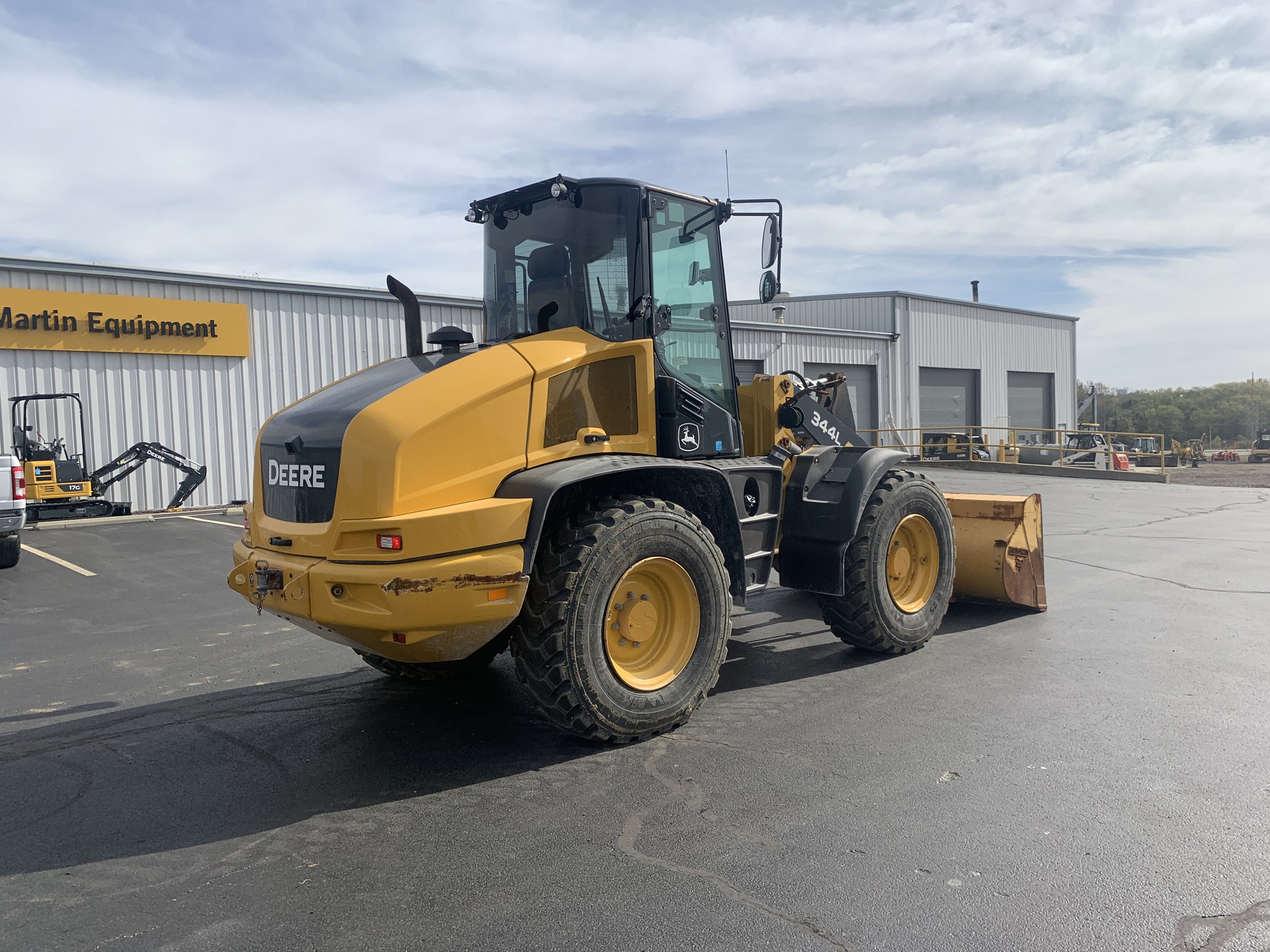 2019 John Deere 344L Image 7