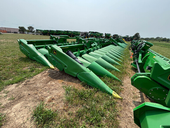 Used 2025 John Deere CF 12 Corn and Row Crop headers at Koenig Equipment in Anna, OH - Photo4