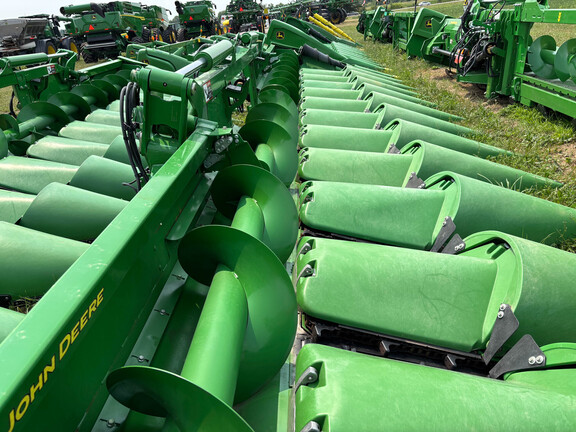 Used 2025 John Deere CF 12 Corn and Row Crop headers at Koenig Equipment in Anna, OH - Photo9
