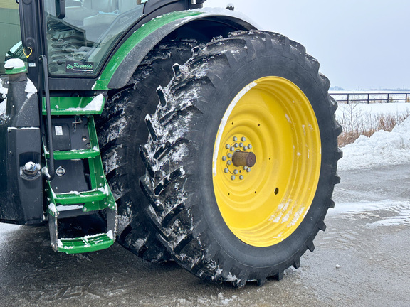 2015 John-Deere 8320R