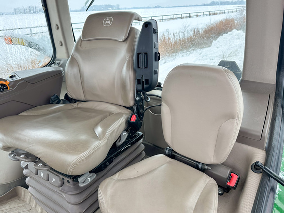 2015 John-Deere 8320R