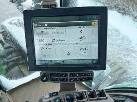 2015 John-Deere 8320R