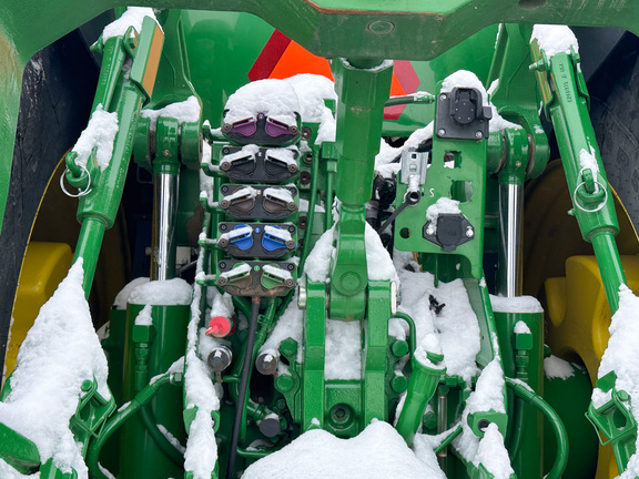 2015 John-Deere 8320R