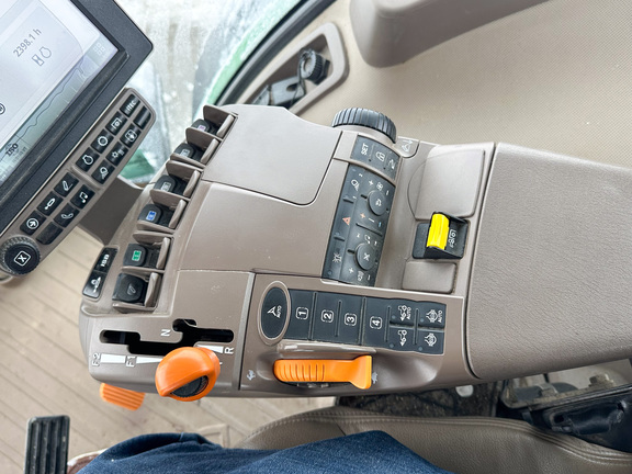 2015 John-Deere 8320R