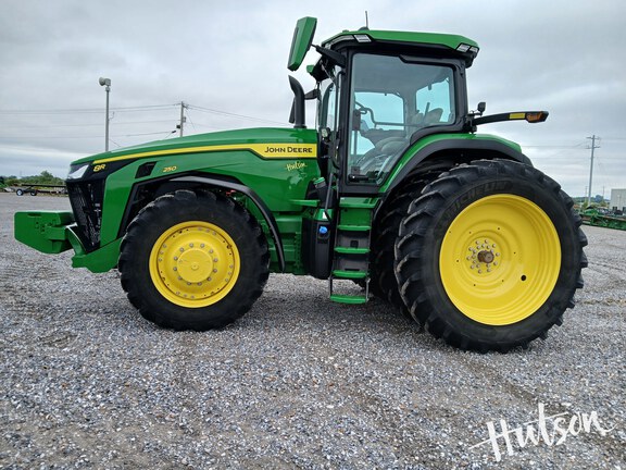Photo of 2024 John Deere 8R 250