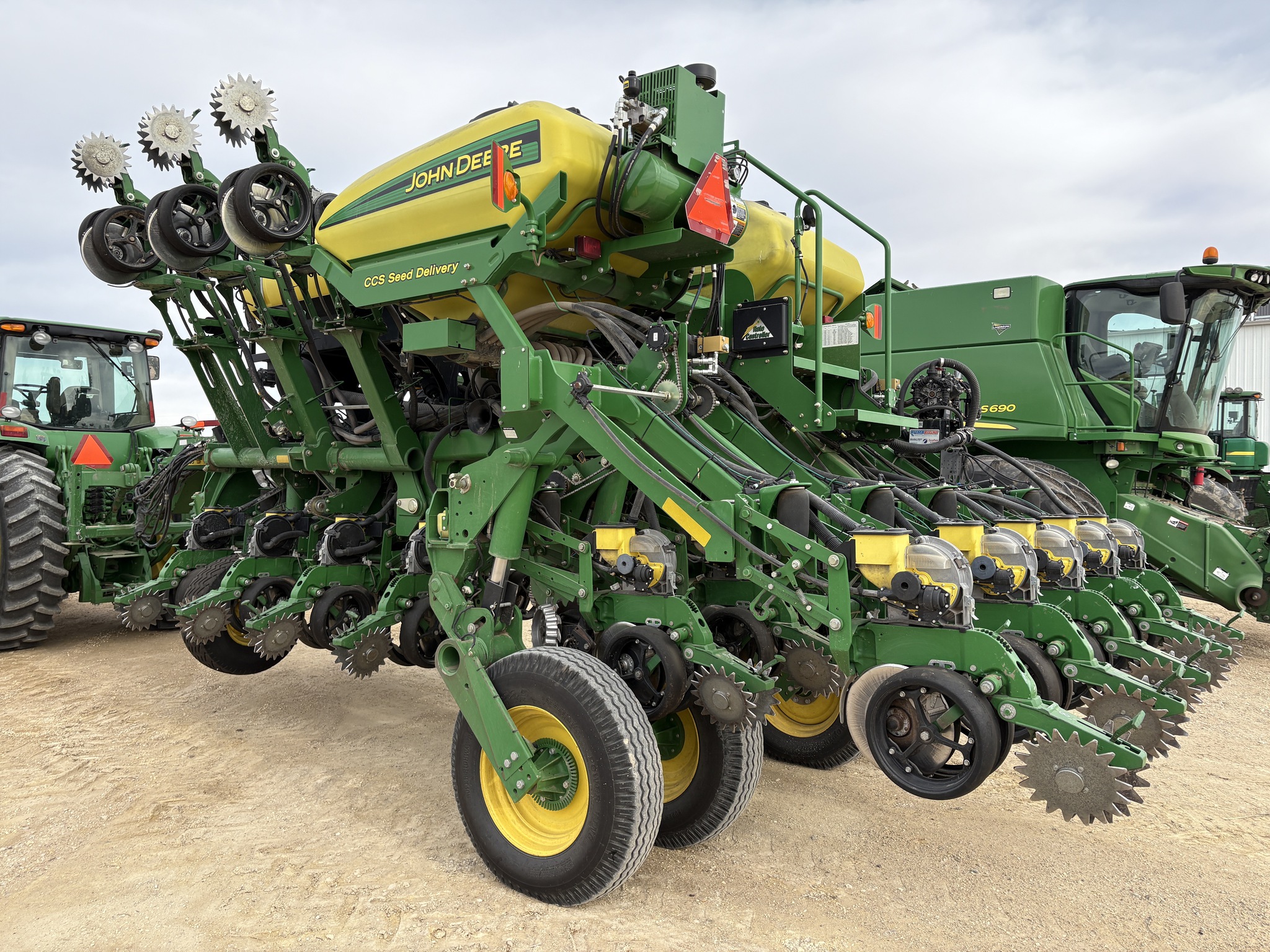 2012 John Deere 1790 Image 2