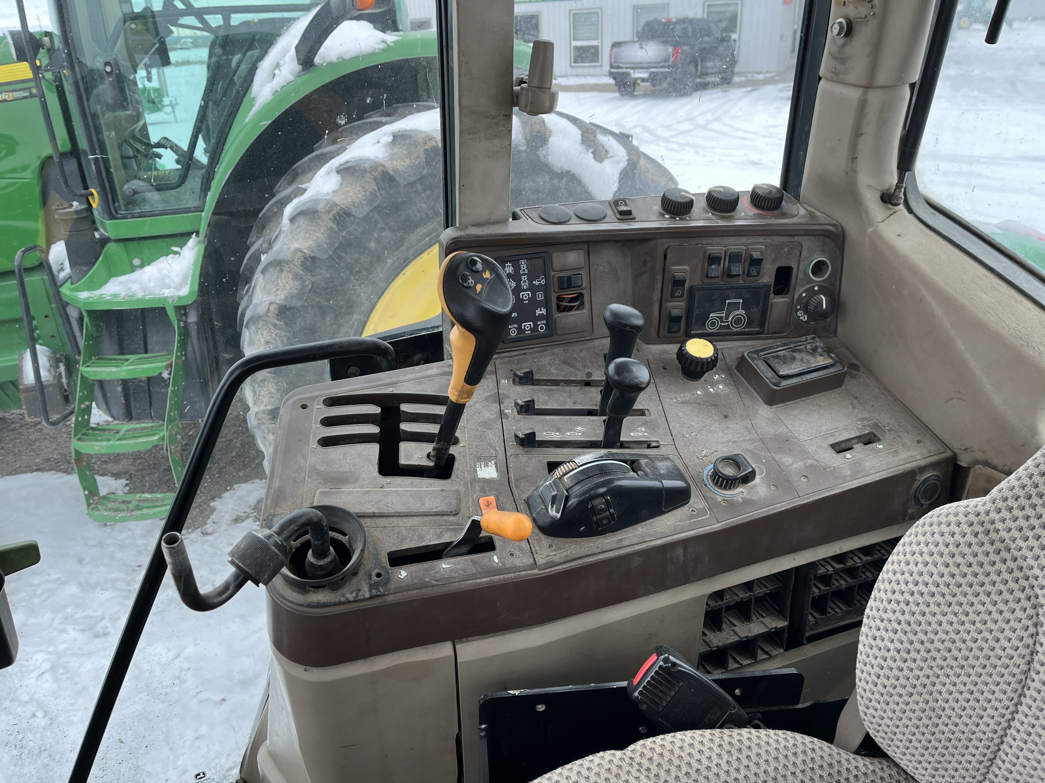 2002 John Deere 6420 Image 16