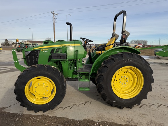 2025 John Deere 5060E - Photo6