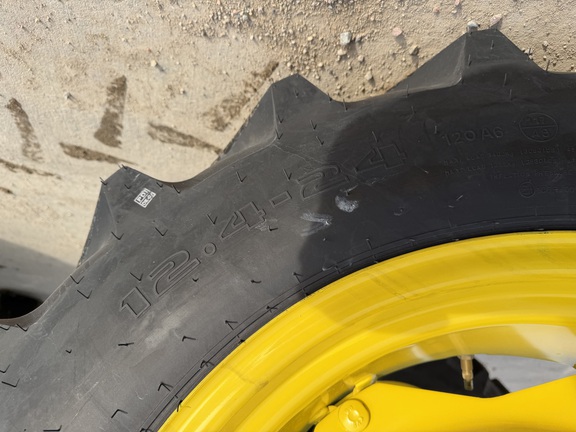 2025 John Deere 5060E - Photo9