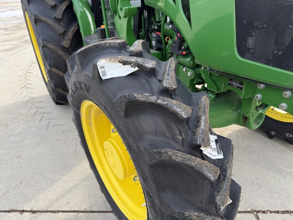 2025 John Deere 5060E - Photo11
