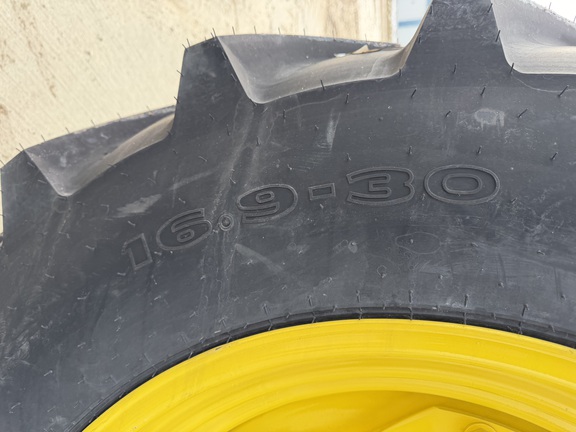 2025 John Deere 5060E - Photo12