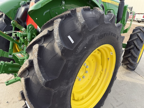 2025 John Deere 5060E - Photo13