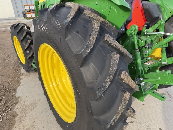 2025 John Deere 5060E - Photo14