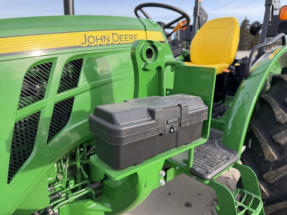 2025 John Deere 5060E - Photo15