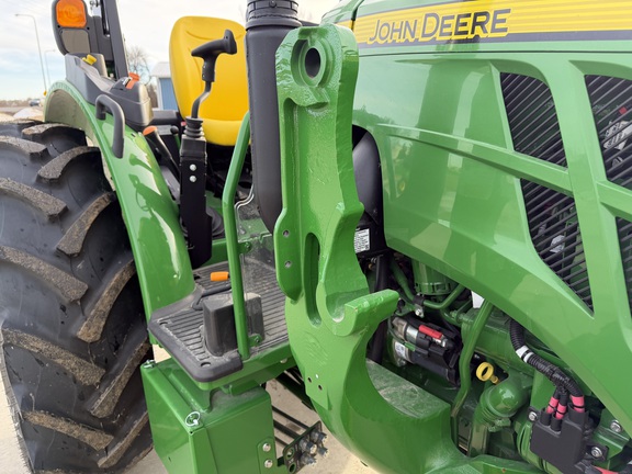 2025 John Deere 5060E - Photo16