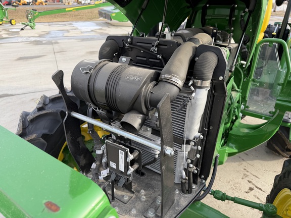 2025 John Deere 5060E - Photo17