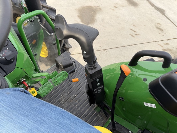 2025 John Deere 5060E - Photo27