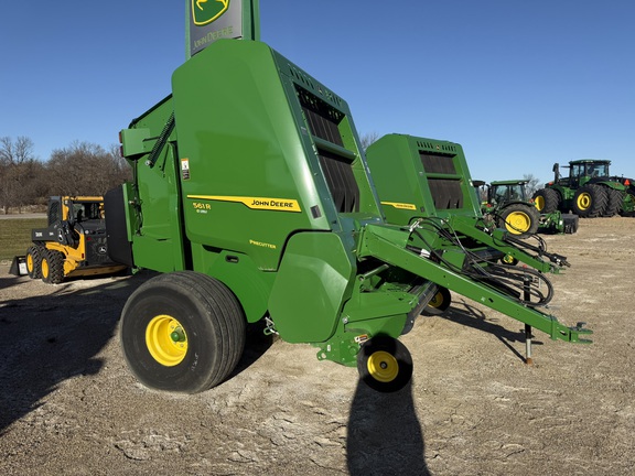  John Deere 561R