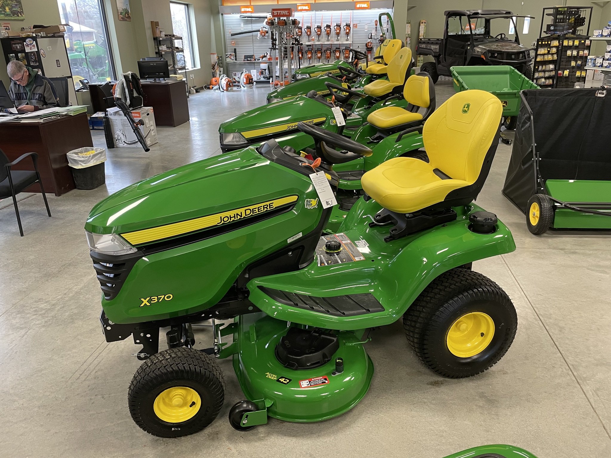 2025 John Deere X370 Image 1