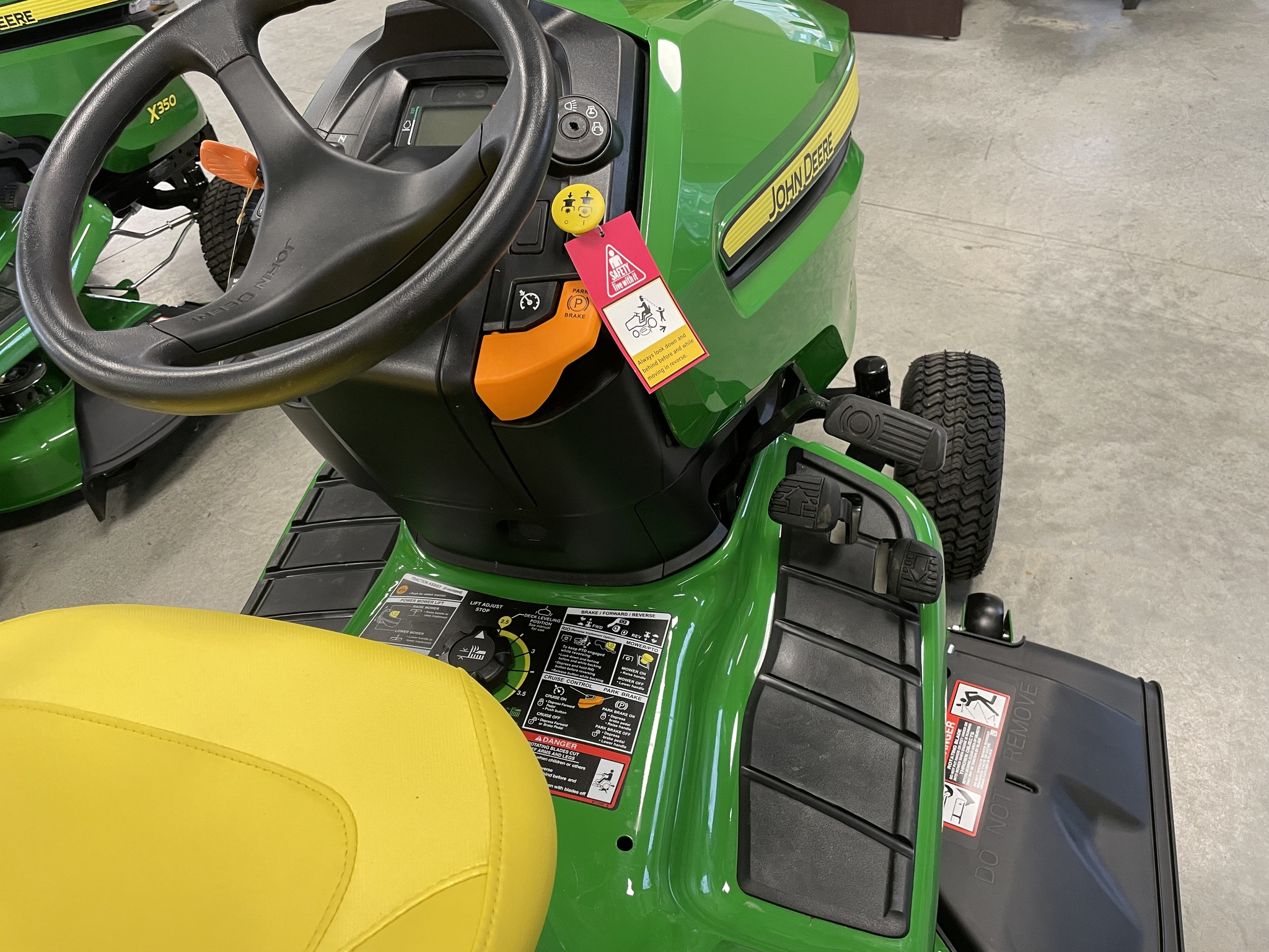 2025 John Deere X370 Image 6