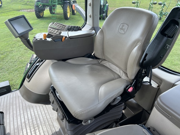 2013 John Deere 8260R