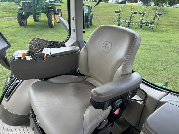 2013 John Deere 8260R
