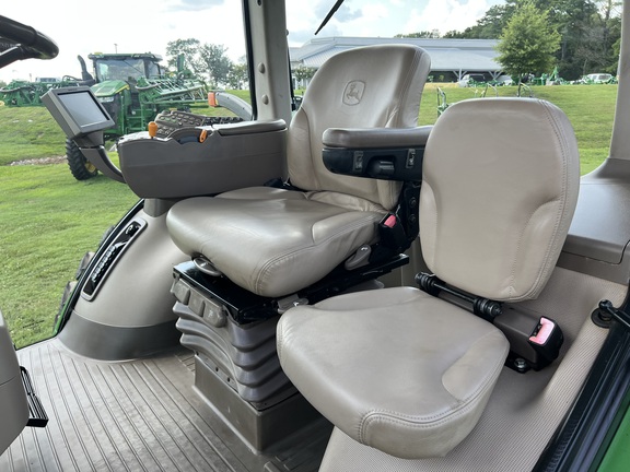 2013 John Deere 8260R