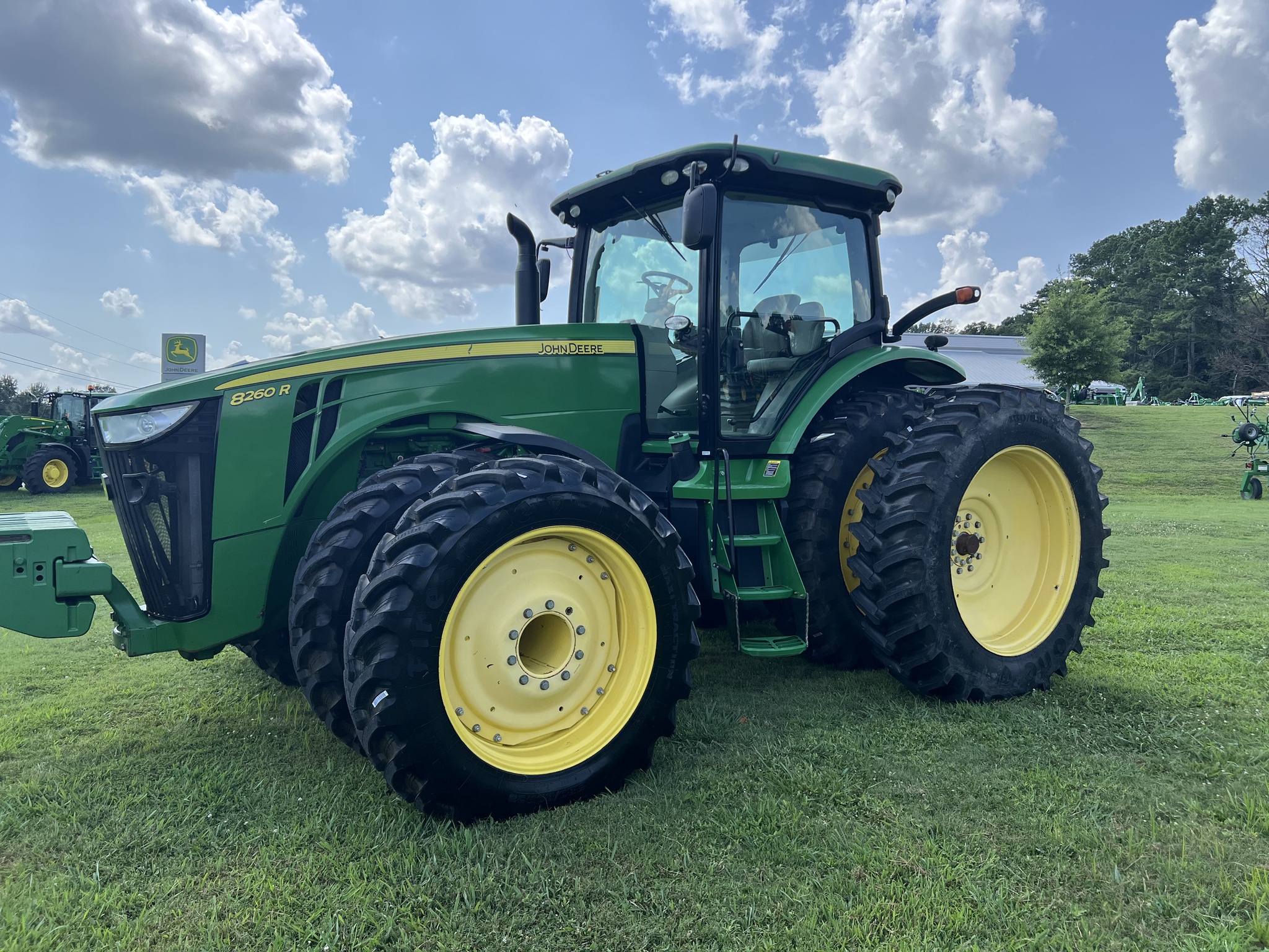 2013 John Deere 8260R